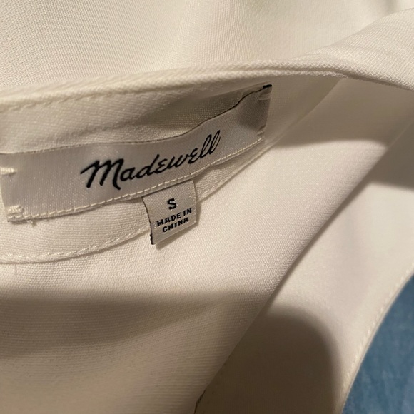 White short sleeve  blouse with cute bow tie back and flattering short sleeve. - Picture 4 of 4